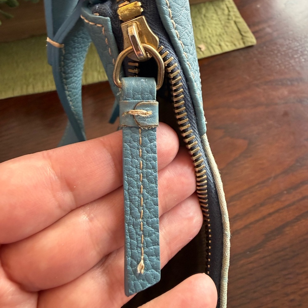 Dooney & Bourke Vintage light blue Leather DB Monogram Shoulder bag & coin purse - Picture 10 of 16